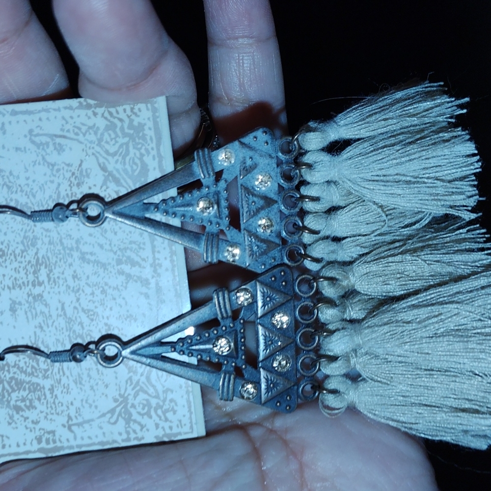 Women's earrings